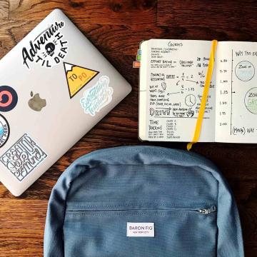 Laptop, Rucksack und Notebook