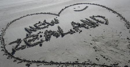 New Zealand Schriftzug im Sand am Strand