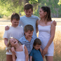 Collage, zwei Au pairs im Lavendelfeld, Au pair mit Gastkindern, Au pair vor einem Bergsee